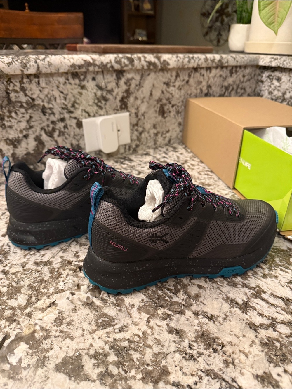NWT Kuru Atom Trail Women’s 8.5 Jet Black/Dark Teal Trail Shoes - Picture 2 of 6